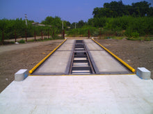 Lade das Bild in den Galerie-Viewer, Fahrzeugwaage OPTIMA B mit Beton-Fahrspuren, Bitte fragen sie uns an!